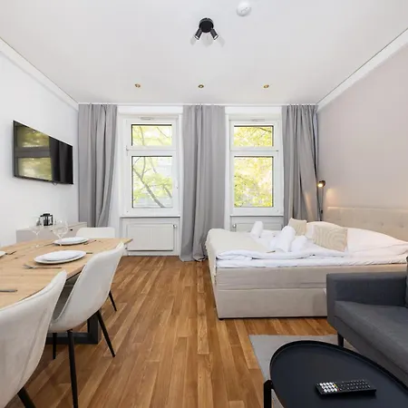 4 Grosse Kueche Balkon Am Maybachufer 아파트