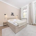 4 Grosse Kueche Balkon Am Maybachufer ברלין